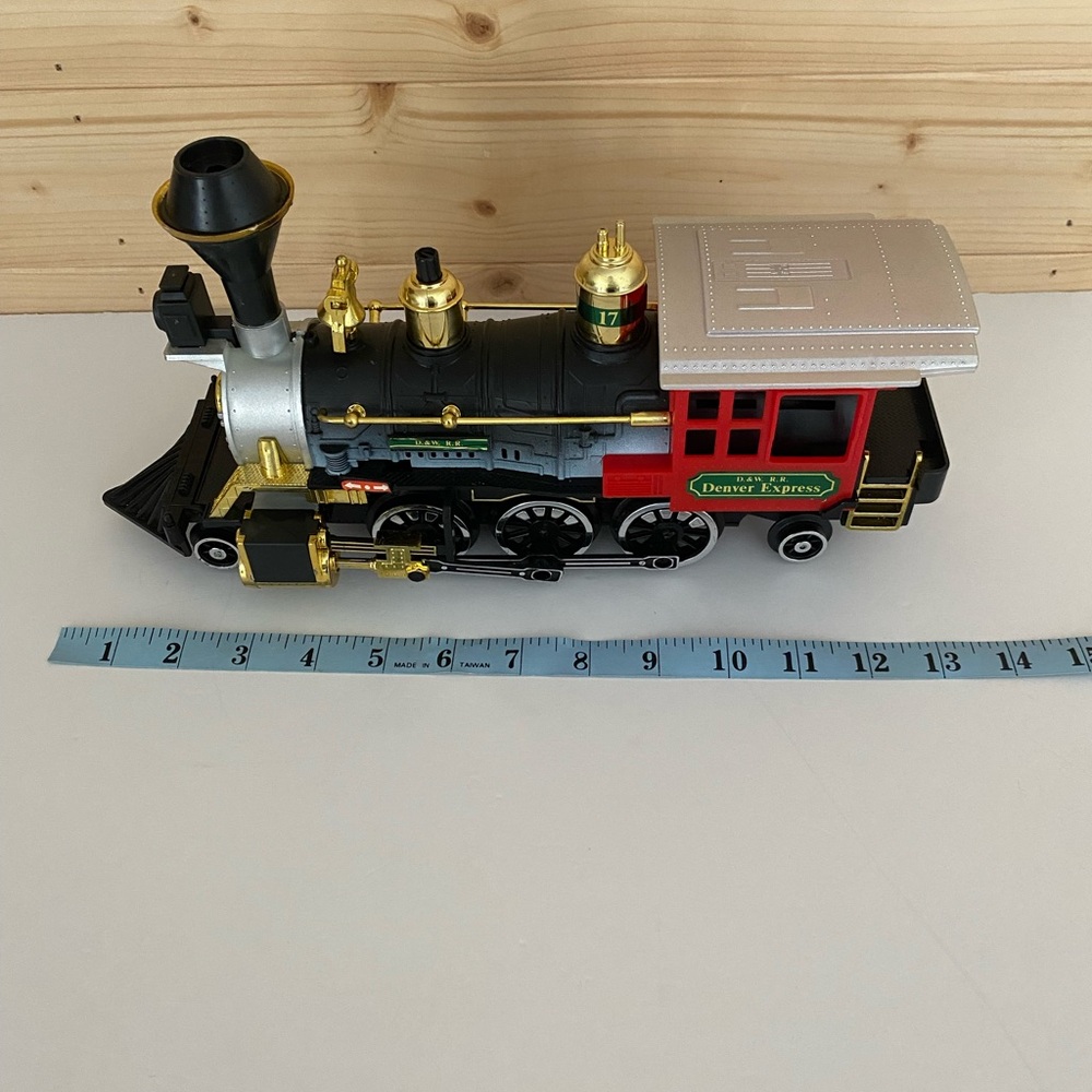 SOLD 1986 New Bright Denver Express Train Locomotive Collectible Train Engine - Picture 8 of 11